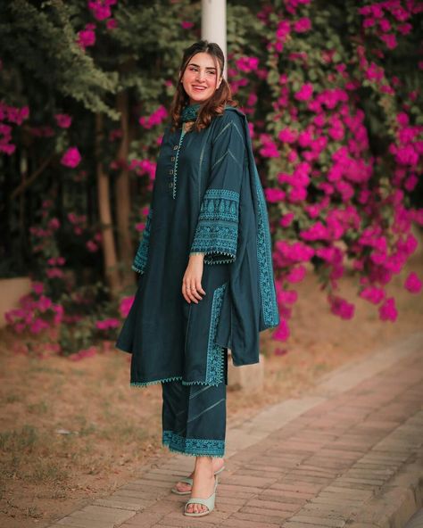 Desi Kurti, Latest Dress Design, Pakistani Suit, Pakistani Fashion Party Wear, Pakistani Fashion Casual, Pakistani Fancy Dresses, Pakistani Dresses Casual, Beautiful Pakistani Dresses, Desi Fashion Casual