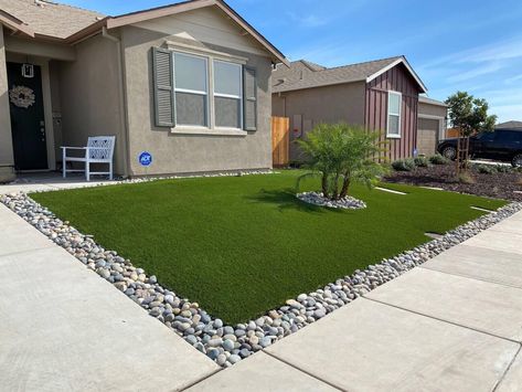 Bush Beds Landscaping Ideas, Front Yard Landscaping With Artificial Turf, Artificial Grass And Stone Ideas, Synthetic Grass Ideas, Fake Grass Front Yard Ideas, Fake Grass Front Yard, Faux Grass Patio, Front Yard Turf Landscaping Ideas, Fake Grass Garden Ideas