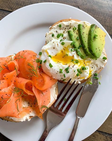 Toast Tuesday just got an upgrade with these loaded bagels 😍   #bagel #breakfastideas #breakfastfood Lox Bagel, Pita Flatbread, Lox And Bagels, Gluten Free Bagels, Chicken Souvlaki, Greek Salad, Breakfast For Dinner, Naan, Bagels