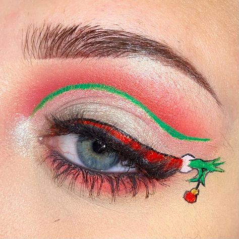 @looks.by.bee shared a photo on Instagram: “Grinch makeup! I love the grinch so I had to do this 🎄❤️ Products used: @elfcosmetics instant brow lift pencil in dark brown…” • Dec 21, 2020 at 9:56am UTC Glam Grinch Makeup, Grinch Makeup Eyeshadow, Grinch Eyeliner, Grinch Eye Makeup, Easy Grinch Makeup, Grinch Inspired Makeup, Christmas Eyeliner, December Makeup, Festive Holiday Makeup