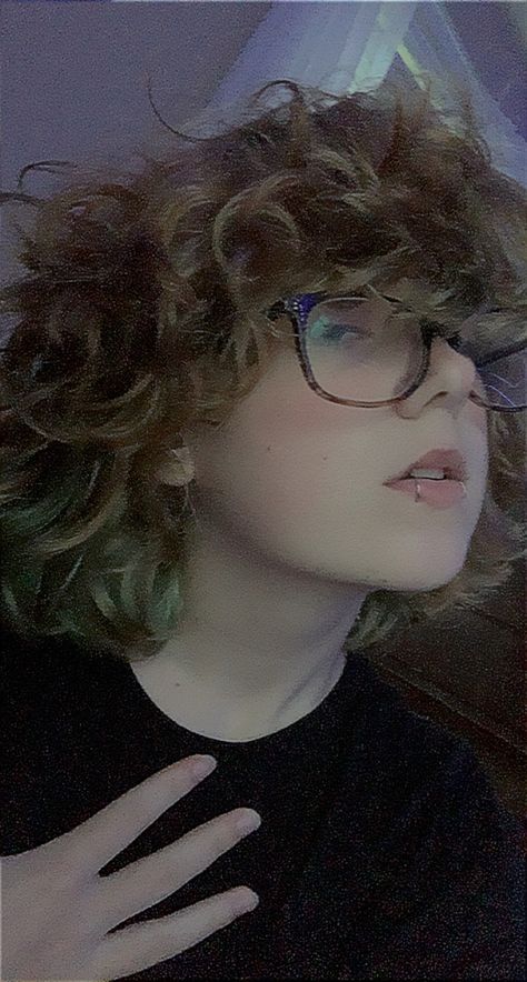 Non Binary Haircuts, Short Curly Hairstyles, Snakebites, Curly Mullet, Hair Inspiration Short, Short Curly Haircuts, Girl Haircuts, Fluffy Hair, Hair Reference