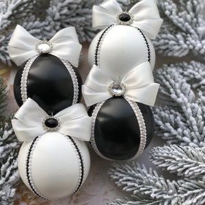 Black And White Ornaments, Black Christmas Decorations, Christmas Tree Balls, Glam Christmas Decor, Diy Christmas Decorations For Home, Rhinestone Ornaments, Black And White Christmas, Black White Christmas, Silver Christmas Decorations