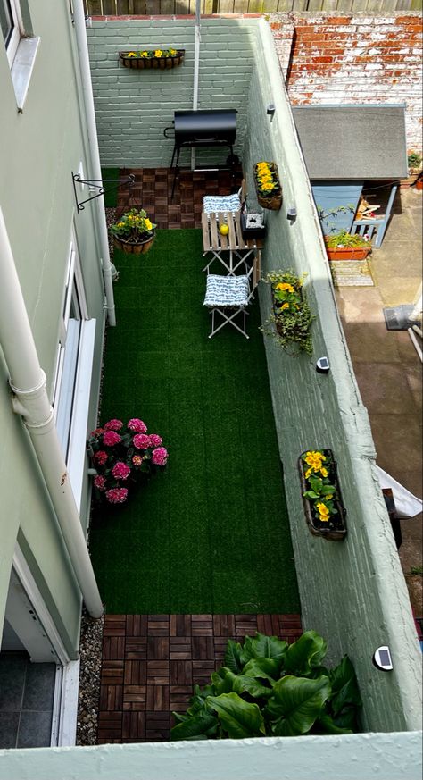 Apartment Balcony Garden Diy, Ikea Deck Tiles, Balcony Apartment Decor, Balcony Garden Diy, Balcony Decoration Ideas, Balcony Apartment, Balcony Gardens, Small Patio Design, Apartment Balcony Garden