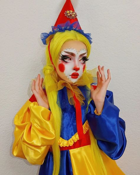 Circuscore Aesthetic, Clown Halloween Outfit, Clown Makeup Girl, Clown Drag, Victorian Clown, Cute Clown Costume, Clowncore Fashion, Bday Makeup, Rainbow Clown