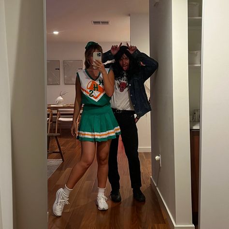 Couple Halloween Costumes Stranger Things, Chrissy And Eddie Costumes, Eddie And Chrissy Costume, Chrissy Stranger Things Costume, Eddie Halloween Costume, Hell Fire Club Shirt, Stranger Things Couple Costume, Stranger Things Couples, Hell Fire Club