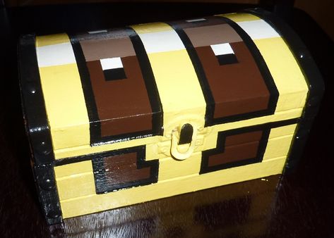 How To Make A Legend Of Zelda Treasure Chest Zelda Treasure Chest, Make A Treasure Chest, Nintendo Crafts, Zelda Crafts, Legends Of Zelda, Zelda Diy, Nintendo Party, Zelda Party, Zelda Birthday