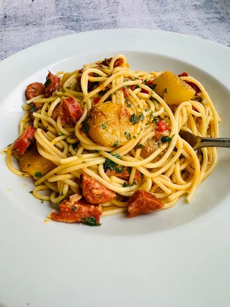 Chorizo Spaghetti, Scallop Spaghetti, Scallops And Chorizo, Chorizo Pasta Recipes, Calamari Pasta, Chorizo Pasta, Sausage Pasta, Pan Seared, Calamari