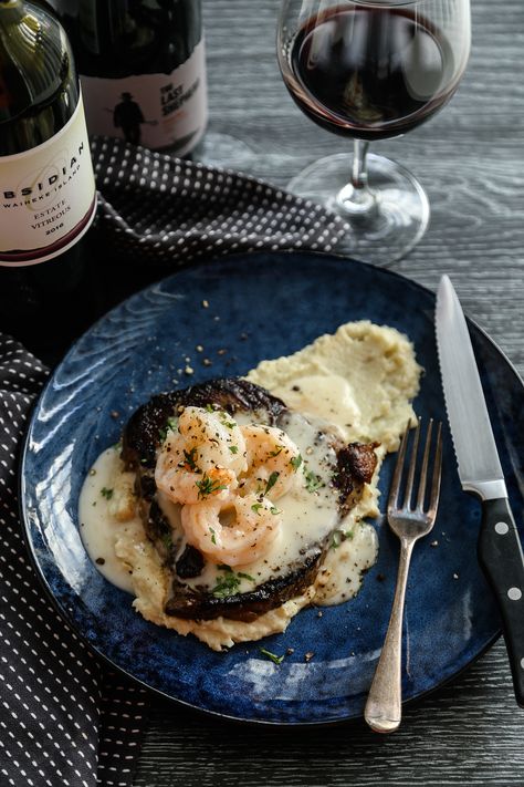 Want to impress people at your dining table? Then serve this up a simple steak and creamy shrimp dinner prepared in less than 15 minutes Surf And Turf Sauce Recipes, Sauce For Scallops, Surf N Turf Recipes, Shrimp Sauce, Cauliflower Puree, Garlic Cream Sauce, Creamy Garlic Sauce, Shrimp Dinner, Surf And Turf