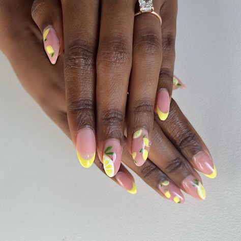 Yellow Nails Lemon Design, Italy Inspired Nail Art, Lemons Nail Art, Lemon Tip Nails, Euro Summer Nails 2024, Lemon French Nails, Italy Nails Ideas, Italian Nails Designs, Short Lemon Nails