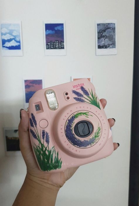 Polaroid Camera Drawing Art, Painted Instax Camera, Polaroid Camera Painting, Camera Drawing Art, Polaroid Camera Ideas, Polaroid Camera Instax, Camera Painting, Polaroid Instax, Instax Mini Camera