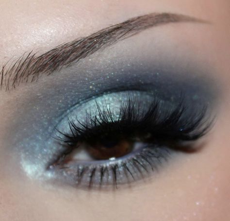 Siren Blue Eyeshadow, Blue Siren Eyes Makeup, Dark Blue Eye Makeup, Blue Smoky Eyes, Blue Smokey Eye, Y2k Makeup, Swag Makeup, Dope Makeup, Fancy Makeup