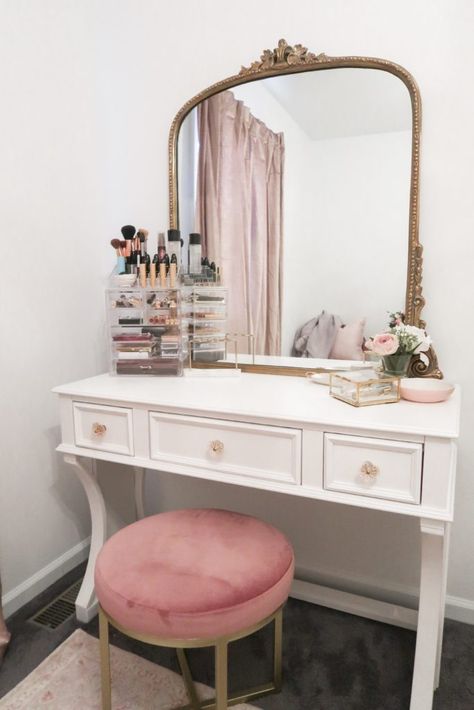 Vanity Tour, Vintage Makeup Vanities, Vanity Table Vintage, Makeup Vanity Decor, Hair Everyday, Makeup Area, Everyday Decor, Vanity Area, Vanity Makeup