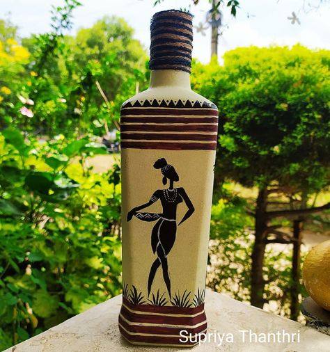 Tribal designes painted on a bottle with acrylic colors Vodka Bottle Art, Kulhad Art, Bottle Paintings, Bottles Decoration Diy, Bottle Art Projects, Bottle Paint, Plastic Bottle Crafts Diy, Fruit Art Drawings, Geometric Origami