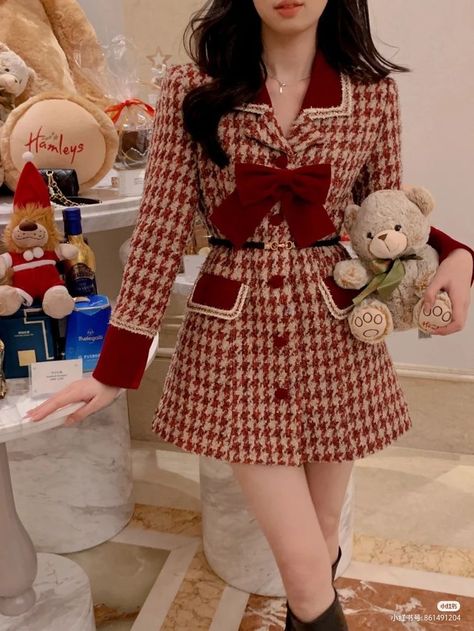 Korean Tweed Outfit, Korean Christmas Outfit, Women Christmas Outfits, Tweed Outfits, Trendy Christmas Outfits, Mode Kawaii, Outfit Korean Style, Xmas Outfits, Christmas Outfits Women