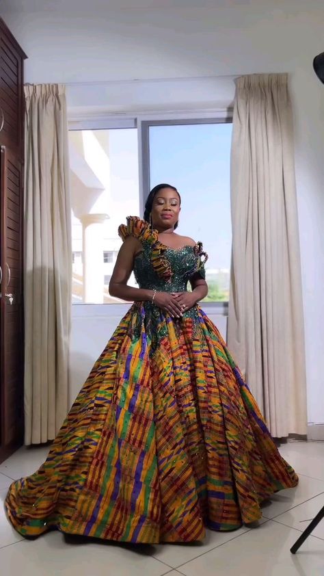 African Wedding Dress Ankara, Latest Wedding Gowns, African Bridesmaid Dresses, Cute Professional Outfits, Kente Dress, African Dresses For Kids, Kente Styles, African Print Dress Designs, Lace Dress Styles