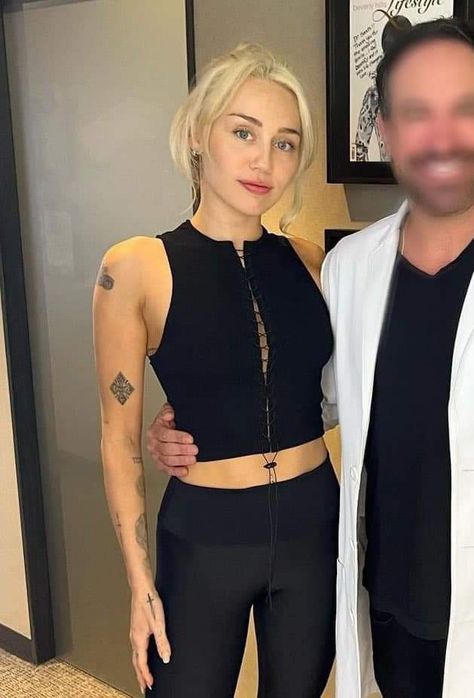 Miley Cyrus 2023 Hair, Miley Cyrus 2023 Style, Miley Cyrus Style 2022, Miley Cyrus Blonde, Miley Cyrus 2023, Miley Cyrus Crazy, Miley Cyrus Tattoos, Miley Whats Good, Miley Cyrus Hair