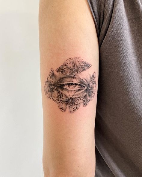 𝐚𝐝𝐫𝐢𝐚 𝐦𝐞𝐫𝐜𝐮𝐫𝐢 on Instagram: “eye surrounded by butterflies from my flash for katie. thanks so much lovely!” Adria Mercuri, Mercury Tattoo, Human Canvas, Dark Art Tattoo, Learn Art, Thanks So Much, Heart Tattoo, Dark Art, Triangle Tattoo