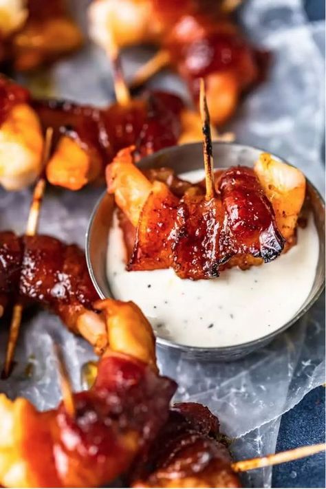 christmas appetizers shrimp Bacon Wrapped Shrimp Appetizers, Easy Bacon Wrapped Shrimp, Bacon Wrap Shrimp Recipes, Shrimp Appetizer Recipes, Best Holiday Appetizers, Wrapped Shrimp, Christmas Appetizers Easy, Bacon Wrapped Shrimp, Holiday Appetizers Recipes