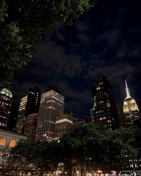 Night Park, Nyc At Night, City Life Aesthetic, City View Night, Nyc Night, Nyc Baby, New York Night, City Scapes, City Vibes