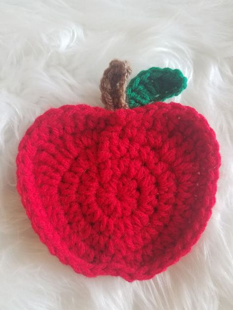 Cute Fall Decorations, Bushel Of Apples, Apple Applique, Fall Applique, Crochet Apple, Bee Family, Free Pattern Download, First Day Of Fall, Crochet Keychain Pattern