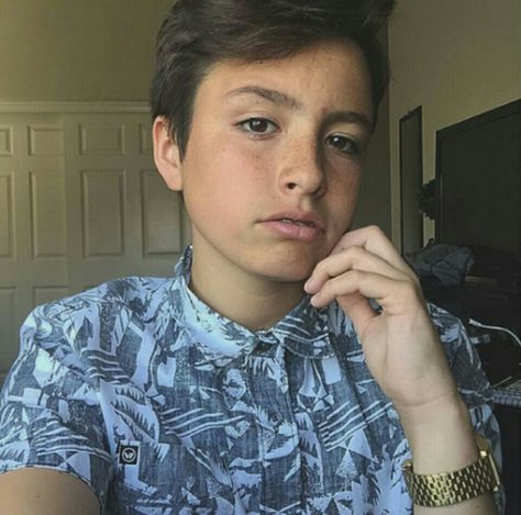 Tyler Brown Pinterest Boys, Justin Blake, Tyler Brown, Live With Passion, Superlative Adjectives, Jacob Sartorius, Funny Dog Memes, Back Round, Puppies Funny