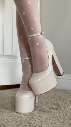 Cute Platform Shoes Outfit, Couqutte Shoes, Shoes For Prom Heels, Arminarshe Outfits, Wedding Platform Shoes, Cute Heels Aesthetic, Dream Shoes Heels, Cute Heels For Prom, Armin Outfit