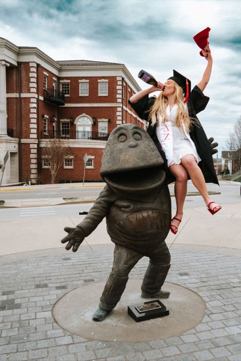 Western Kentucky University Graduation Photos and poses by Allie Krauser Digitals University Graduation Photos, Western Kentucky University, Kentucky University, College Graduation Photos, Graduation Poses, University Graduation, Dream College, Grad Pics, Grad Photos