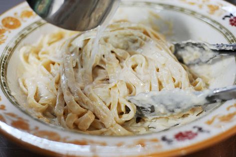 Fettucini Alfredo Recipe, Fettucini Alfredo, Chicken Fettuccine Alfredo, Chicken Fettuccine, Fettuccine Alfredo Recipes, Pasta Bar, Homemade Alfredo, Pioneer Woman Recipes, Cheesy Pasta