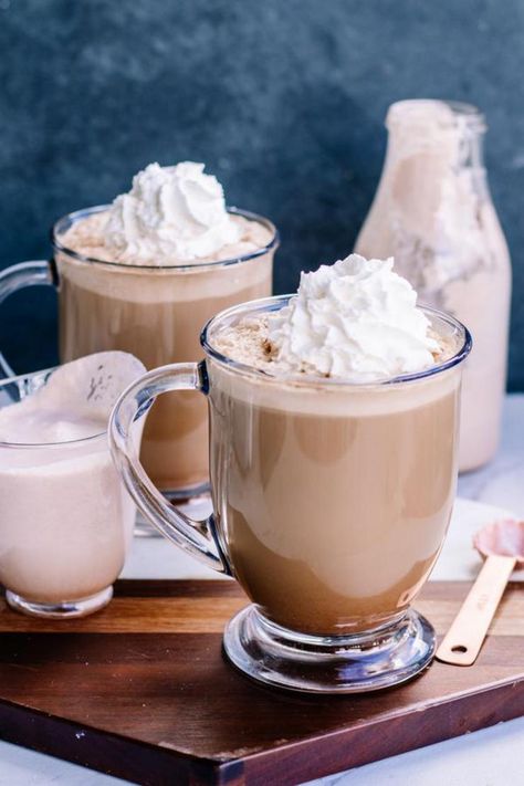 Keto Baileys Coffee – BEST Low Carb Coffee Bailey’s Recipe – EASY Ketogenic Diet Alcohol Drink Mix You Will Love Baileys And Coffee Recipe, Homemade Baileys, Baileys Coffee, Liqueur Drinks, Baileys Recipes, Low Carb Drinks, Easy Coffee Recipes, After Dinner Drinks, Yummy Alcoholic Drinks