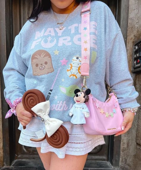 Disney Bouquet, Disney Christmas Outfits, Mickey Mouse Pink, Disney Ootd, Disneyland Merchandise, Disney Trip Outfits, Disney Outfits Women, Disney Fits, Disney Essentials