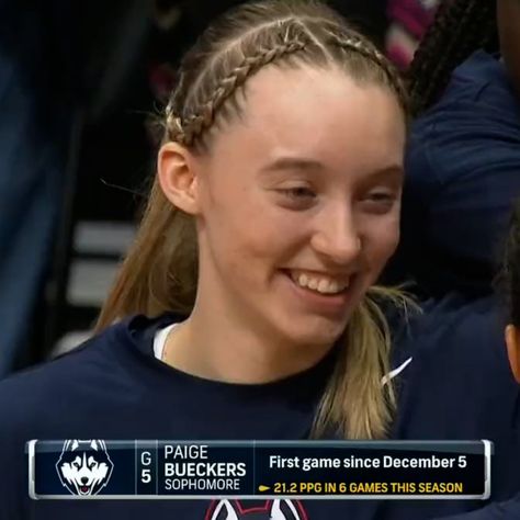 Paige Bueckers Braids, Paige Bueckers Hair, Zone Out, Paige Buekers, Pagie Bueckers, Soccer Hairstyles, College Basketball Players, Basketball Girlfriend, Uconn Womens Basketball