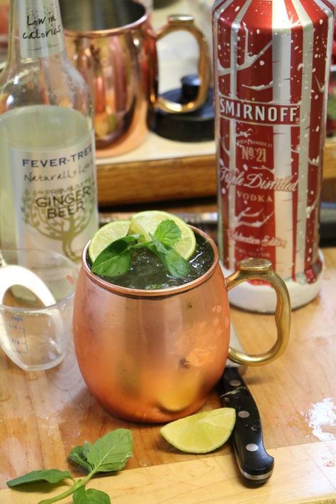 Moscule Mule, Moscow Mule Drink, Ginger Beer Cocktail, Classic Drinks, Moscow Mule Recipe, Copper Mug, Mule Recipe, Copper Mugs, Classic Cocktail