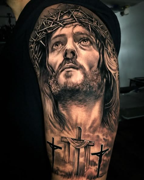 UBIRATAN TATTOO ARTIST on Instagram: “@ubiratantattoostudio #realismo #realistic #ubiratantattoostudio #inked #jesus #jesuscristo #religion” Nazareno Tattoo Design, Jesus Tattoo On Arm, Jesus Hand Tattoo, Jesus On Cross Tattoo, Jesus Tattoo Sleeve, Rip Tattoos For Dad, Christus Tattoo, Tattoo Jesus, Jesus Christ Tattoo