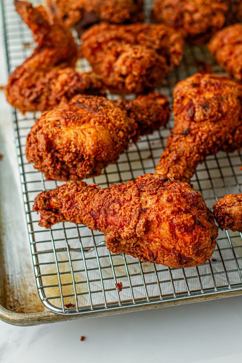 Louisiana Fried Chicken Recipe, Spicy Fried Chicken Wings, Crispy Food Recipes, Spicy Foods Recipes, Spicy Fried Chicken Tenders, Churches Chicken Recipe, Fried Chicken Buttermilk, Fried Chicken Spicy, Easy Fried Chicken Recipe