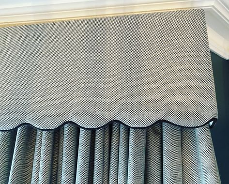 @lucyedwardscurtains shared a photo on Instagram: “Really pleased with how this scalloped edged pelmet worked out. Made with #ianmankin Dundee fabric with a #romofabrics piping. It’s quite…” • Feb 14, 2020 at 8:34pm UTC Scalloped Pelmet, Pelmet Designs, Curtain Pelmet, Girl Bed, Romo Fabrics, Bathroom Blinds, Plain Curtains, Stylish Curtains, Dundee