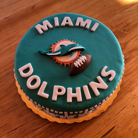 Dolphins Cake Miami, Miami Dolphins Cake, Dolphins Cake, Dolphin Birthday Cakes, Nfl Cake, Dolphin Birthday Parties, Cake Football, Blaze And The Monster Machines Party, Dolphin Cakes