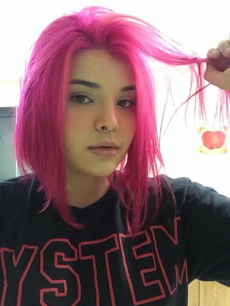 Date Hairstyles, Hot Pink Hair, Short Grunge Hair, Hair Streaks, Hair Color Pastel, Hair Color Purple, Hair Color Pink, Life Aesthetic, Short Hair Color