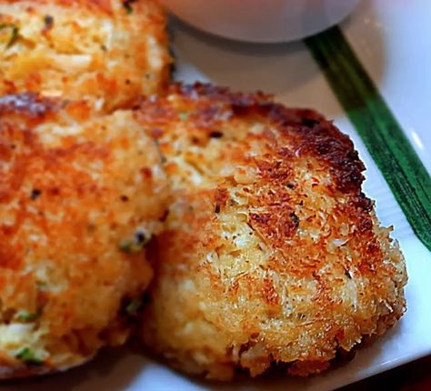 Indulge in a taste of the coast with our Copycat Joe's Crab Shack Crab Cakes - a mouthwatering rendition of the iconic crab cakes served at the beloved Joe's Crab Shack Crab Cakes, Dungeness Crab Cakes, Maine Seafood, Joe Crab Shack, Crab Cake Recipes, Crab Dishes, Crab Cake Recipe, Crab Shack, Dungeness Crab