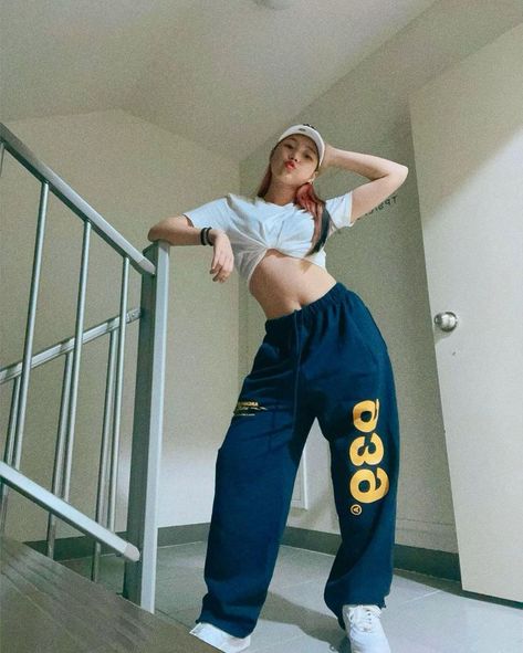 Dance Practice Outfits Hip Hop, Hiphop Dance Outfit, Hiphop Girl, Fire Outfits, Hip Hop Dance Outfits, Hip Hop Dancer, Celana Jeans, Dancers Outfit, Dance Outfit