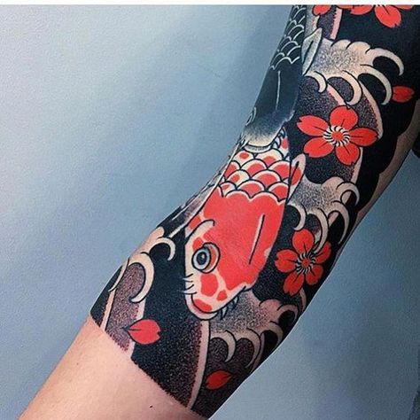 Japanese Koi Fish Tattoo, Bodysuit Tattoos, Guerriero Samurai, Japanese Tattoos For Men, Koi Tattoo Design, Japanese Tattoo Symbols, Japanese Koi Fish, Yakuza Tattoo, Koi Tattoo