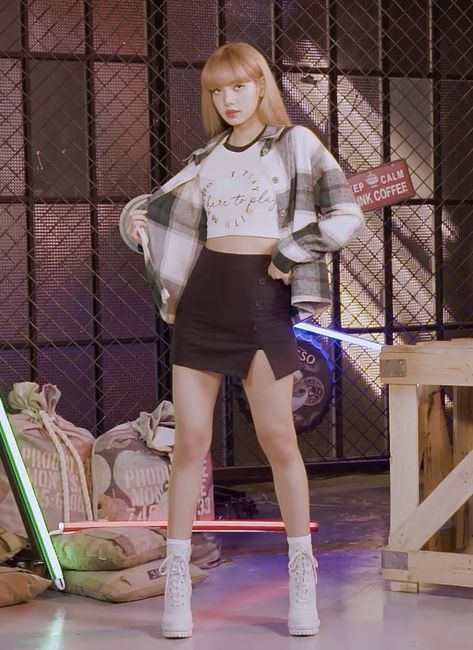 Mode Ulzzang, Blackpink Outfits, Black Pink Kpop, Blackpink Fashion, Kpop Outfits, Kpop Fashion, Blackpink Lisa, Skirt Outfits, Mbti