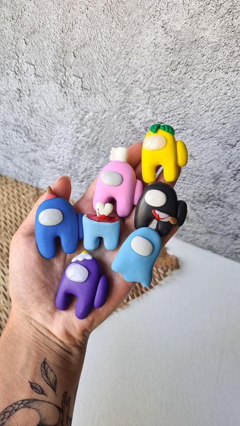 Among Us Character, Polymer Clay Brooch, Clay Brooch, Diy Fimo, Call Of Duty Mobile, Play Video Games, Polymer Clay Jewelry Diy, Clay Mugs, Cute Polymer Clay