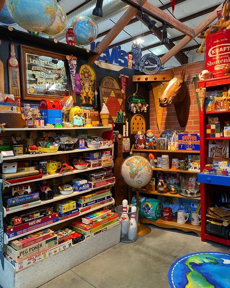 Toy Store Aesthetic, Toy Store Design, Toy Collection Display, Brindleton Bay, Toy Stores, Vintage Mall, School Designs, Novelty Store, Claw Machine