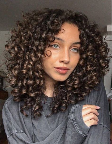 Curly Hair Styling, Shoulder Length Curly Hair, Natural Curly Hair Cuts, Medium Length Curly Hair, Highlights Curly Hair, Haircuts For Curly Hair, Curly Hair Inspiration, Curly Hair With Bangs, Curly Hair Tips