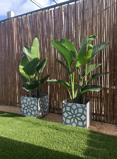 DIY Planters made from Floor Tile Garden Planters Cheap Garden Containers, Make Planters Diy, Diy Outside Planters, Bird Of Paradise Plant Outdoor, Yard Planters Ideas, Diy Planter Boxes Outdoor Cheap, Cheap Planter Boxes, Diy Large Planters Outdoor Cheap, Outdoor Planter Diy