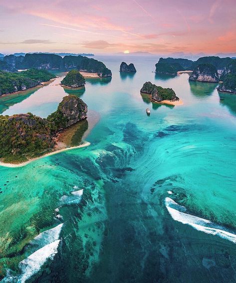 Vietnam Voyage, Vietnam Travel Guide, Rupi Kaur, Ha Long, Air Terjun, Halong Bay, Destination Voyage, Instagram Worthy, Vietnam Travel