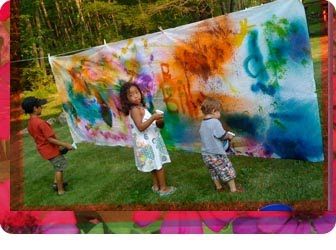 This site has some really great art projects for kids, like this kid friendly spray paint project. Clementine Art, Apple Party, Spray Paint Projects, Messy Art, Color Party, Action Painting, Forest School, Kids Discover, Camping Art