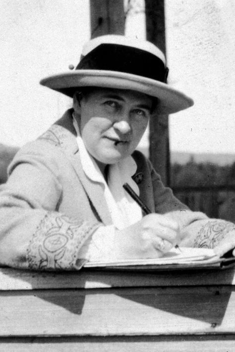 "Remembered for her depictions of pioneer life in Nebraska, Willa Cather established a reputation for giving breath to the landscape of her fiction. Sensitive to the mannerisms and phrases of the people who inhabited her spaces, she brought American regions to life through her loving portrayals of individuals within local cultures." From the Willa Cather Archive at the University of Nebraska–Lincoln. #Willa_Cather, #American_Literature, #Read_more_women University Of Nebraska Lincoln, Nebraska Lincoln, Willa Cather, Pioneer Life, American Literature, The Landscape, Nebraska, Panama Hat, Lincoln