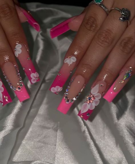 777 Birthday Nail Set Ideas Pink, Latina Nail Designs Pink, Pink Bling Acrylic Nails, Pink Gem Nails, Pink Nail Sets, Pink Nails With Rhinestones, Birthday Nail Set Ideas, Nails Art Simple, Nail Art 2022