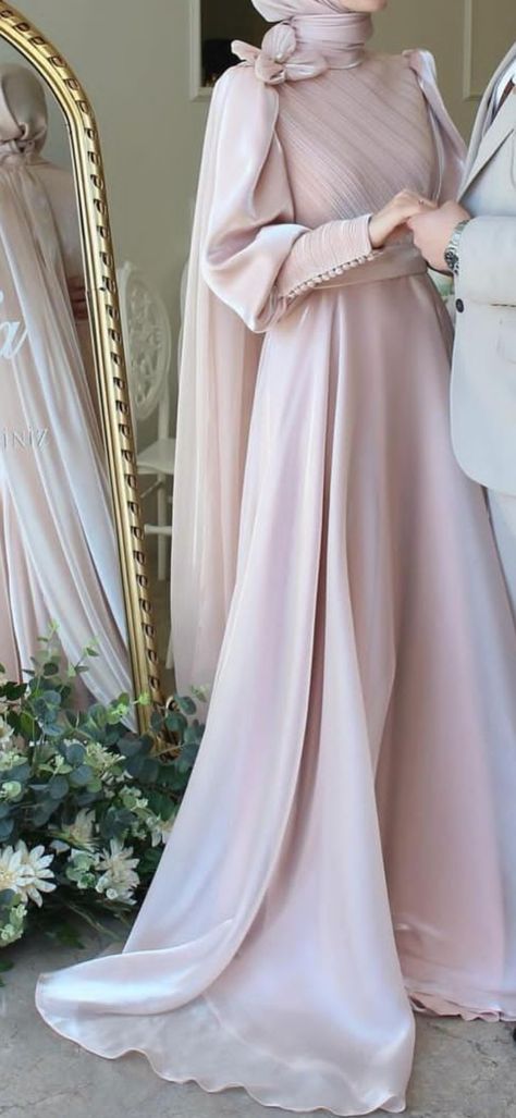 Hijab Dress Engagement, Islamic Wedding Guest Outfits, Turkish Wedding Guest Outfit, Simple Engagement Dress Hijab, Dress Elegant Hijab, Engagement Hijab Dress, Bride To Be Dress Ideas, Hijabi Evening Dresses, Dres Muslim